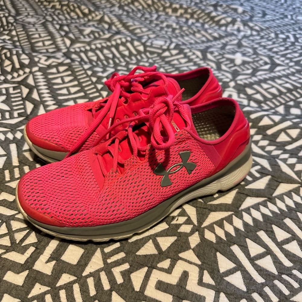 Women’s UA shoes